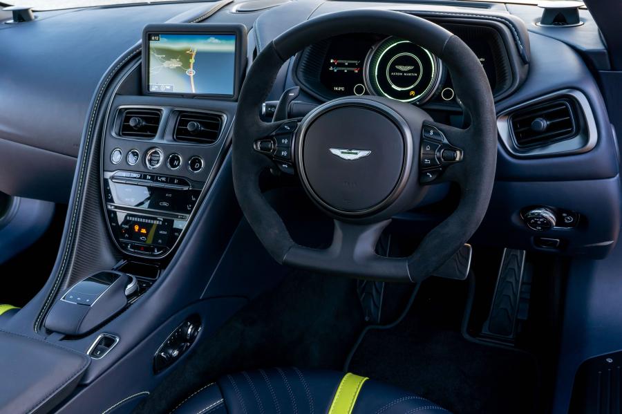 Панель приборов Aston Martin DB11 AMR Signature Edition 2018 года  (UK) (фото 17 из 40)
